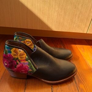 Custom Guatemalan Leather Shoes Sz 6